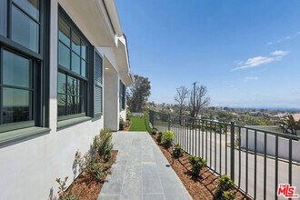 15201 Mc Kendree Ave in Los Angeles, CA - Building Photo - Building Photo