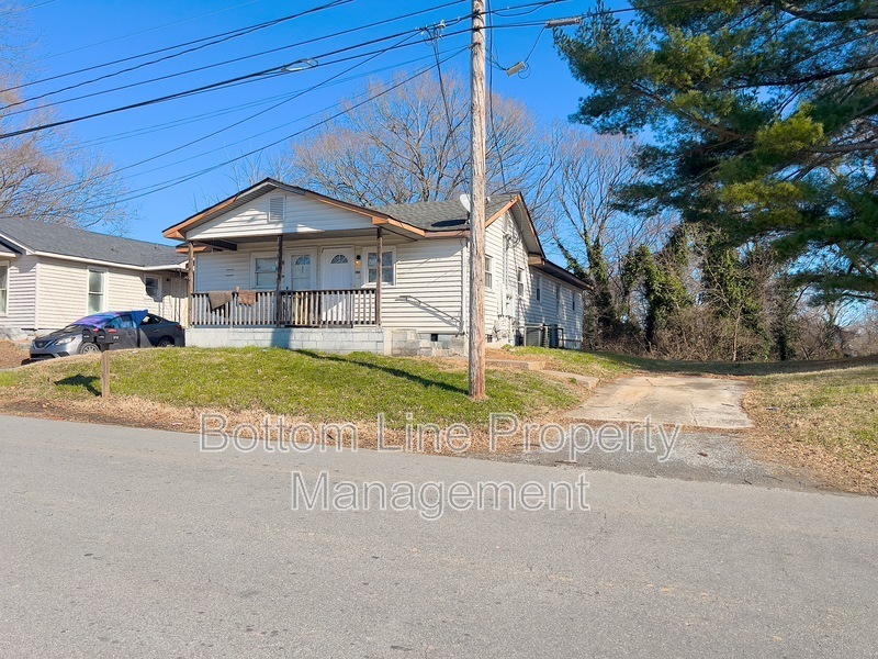 910 N Morris St in Gastonia, NC - Building Photo