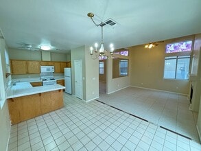 2114 Polynesia Cir in Henderson, NV - Building Photo - Building Photo