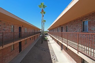 Icon Apartment Homes in Tucson, AZ - Foto de edificio - Building Photo