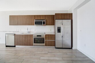 1600 SW 1st Ave, Unit 713 in Miami, FL - Building Photo - Building Photo