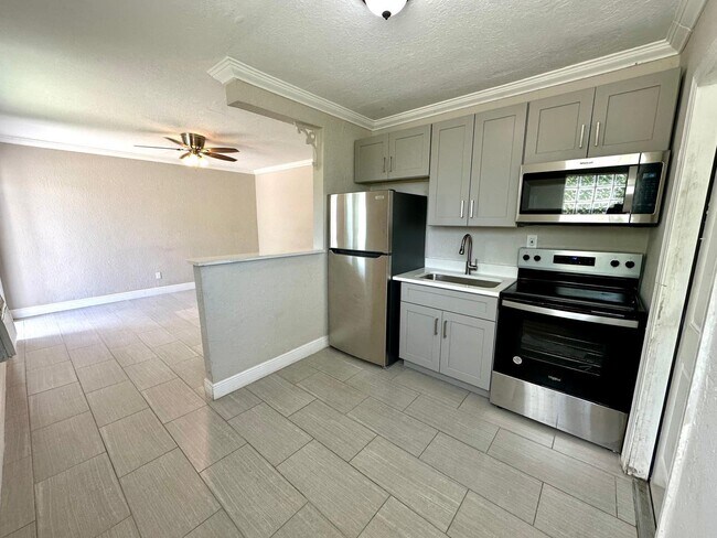 909 Windsor Ave in West Palm Beach, FL - Building Photo - Building Photo