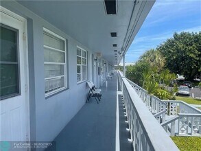 701 Pine Dr in Pompano Beach, FL - Foto de edificio - Building Photo