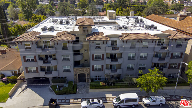 13200 Moorpark St-Unit -106 in Los Angeles, CA - Building Photo - Building Photo