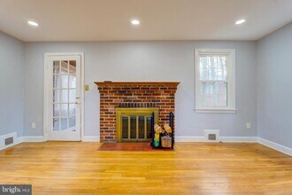 6916 New Hampshire Ave in Takoma Park, MD - Building Photo - Building Photo