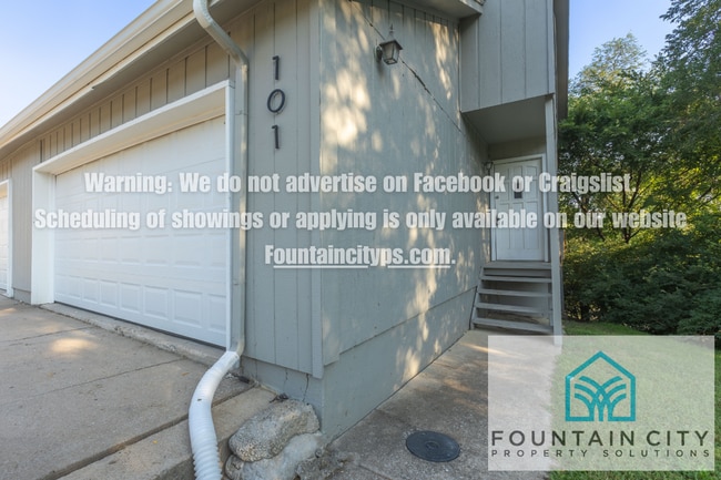 101 Crawford Ln in Liberty, MO - Foto de edificio - Building Photo