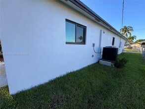 2430 NW 22nd Rd in Fort Lauderdale, FL - Building Photo - Building Photo