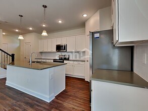 3940 Chivalry Dr in Douglasville, GA - Foto de edificio - Building Photo