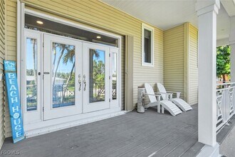 1111 Schooner Pl in Sanibel, FL - Foto de edificio - Building Photo