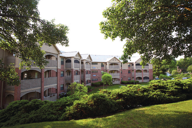 Colonial Hill in Johnson City, TN - Foto de edificio - Building Photo