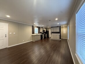 113 Lillian St in Conroe, TX - Building Photo - Building Photo