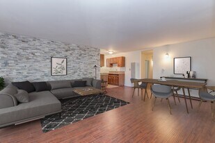 4311 Coldwater Canyon Ave, Unit unit 4 in Studio City, CA - Building Photo