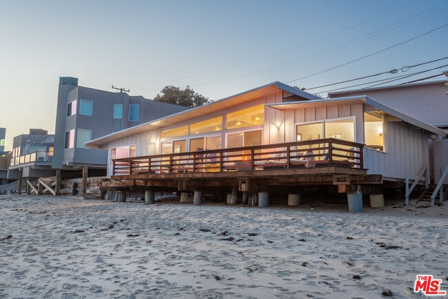 24246 Malibu Rd in Malibu, CA - Building Photo - Building Photo