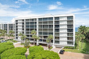 Halcyon North Building in Palm Beach, FL - Building Photo