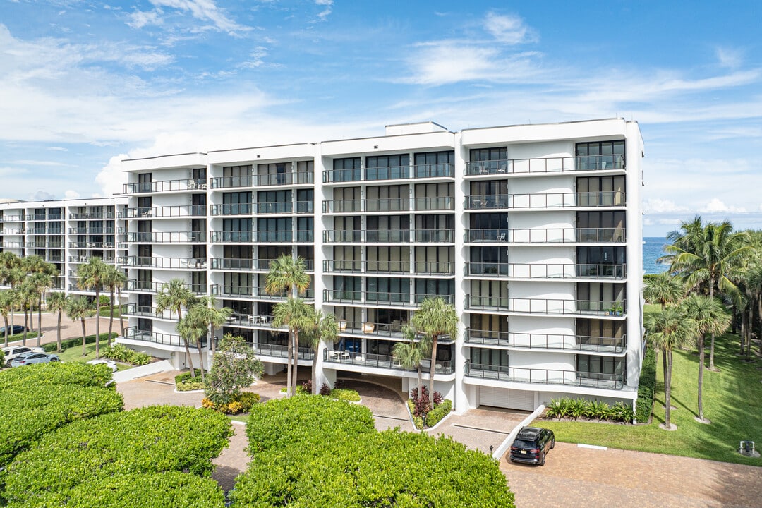Halcyon North Building in Palm Beach, FL - Building Photo