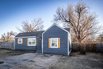 1702 NW Euclid Ave in Lawton, OK - Foto de edificio - Building Photo