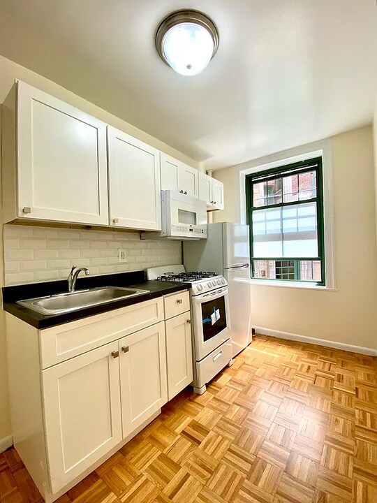 249 E 71st St in New York, NY - Foto de edificio