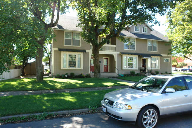 1727-1729 N Lidgerwood St in Spokane, WA - Foto de edificio - Building Photo