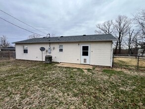 15004 Tampa Rd in St. Robert, MO - Building Photo - Building Photo