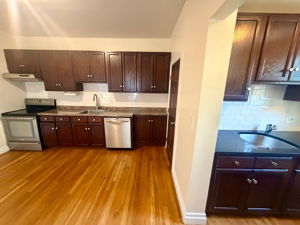 19 Banks St, Unit 1T in Somerville, MA - Foto de edificio