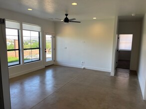 676 676 W Lava Pointe Dr in Saint George, UT - Building Photo - Building Photo