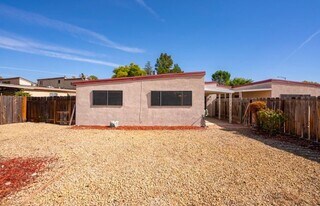 1725 Kings Dr in Paso Robles, CA - Building Photo