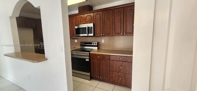 4350 NW 79th Ave in Doral, FL - Foto de edificio - Building Photo