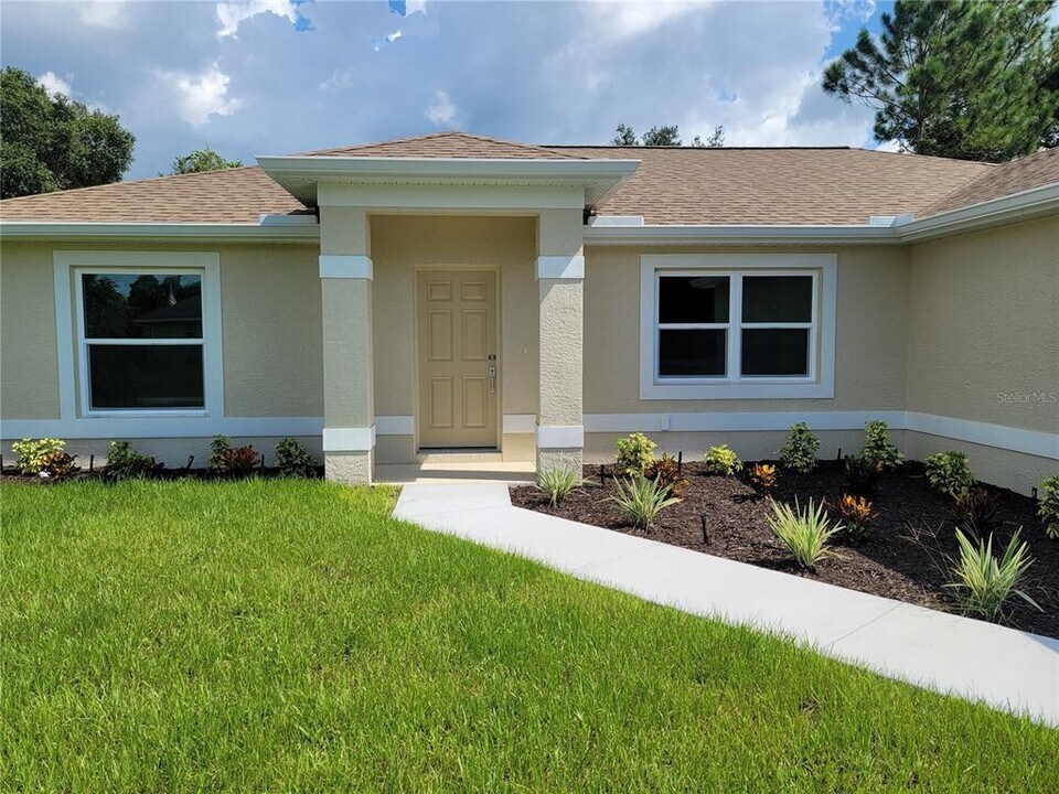 3947 Meredith Ave in North Port, FL - Building Photo