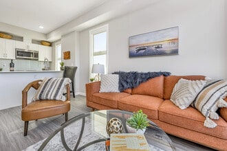 Queens Garden Apartments in Duncan, BC - Building Photo - Building Photo