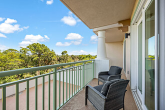 131 S Courtenay Pkwy in Merritt Island, FL - Foto de edificio - Building Photo