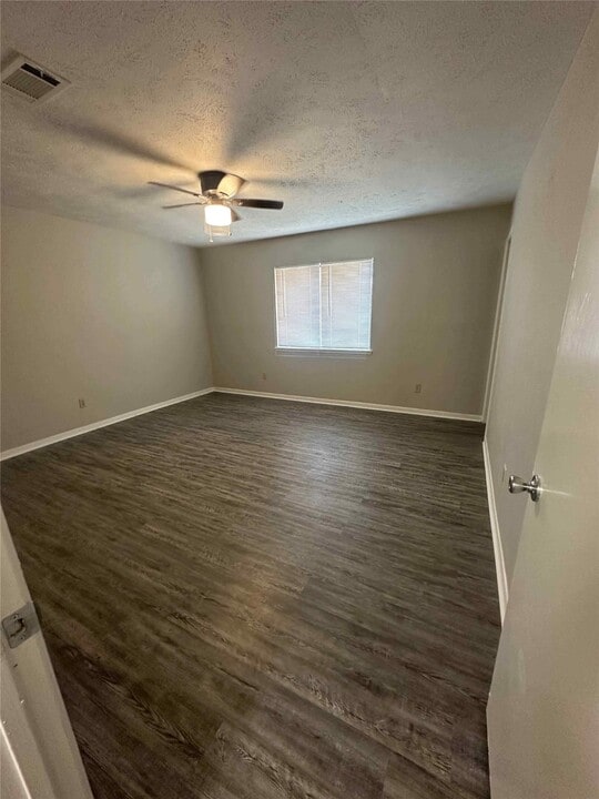 6918 Kearney Dr in Richmond, TX - Building Photo