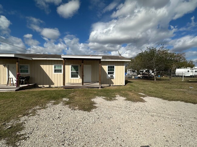 10837 Leopard St in Corpus Christi, TX - Building Photo - Building Photo