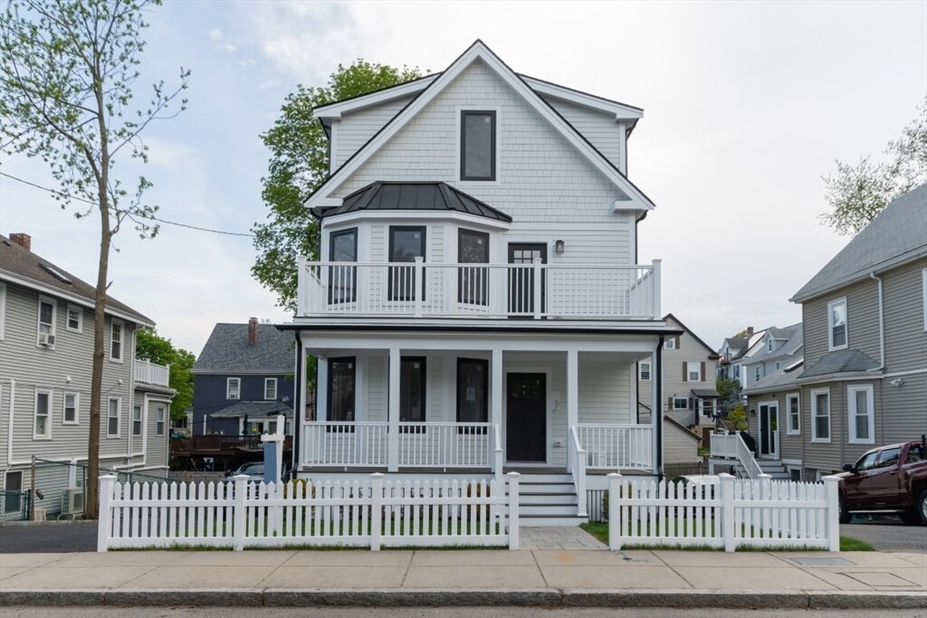 66 Farquhar St in Boston, MA - Building Photo