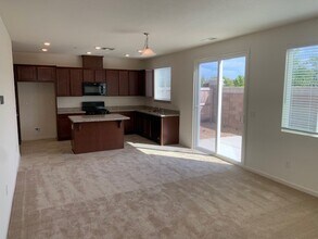 6100 Mehrten Cir in Rocklin, CA - Foto de edificio - Building Photo