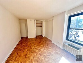 Fourth Avenue, Unit 3E in New York, NY - Building Photo - Building Photo
