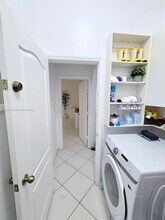 15234 SW 140th St in Miami, FL - Foto de edificio - Building Photo