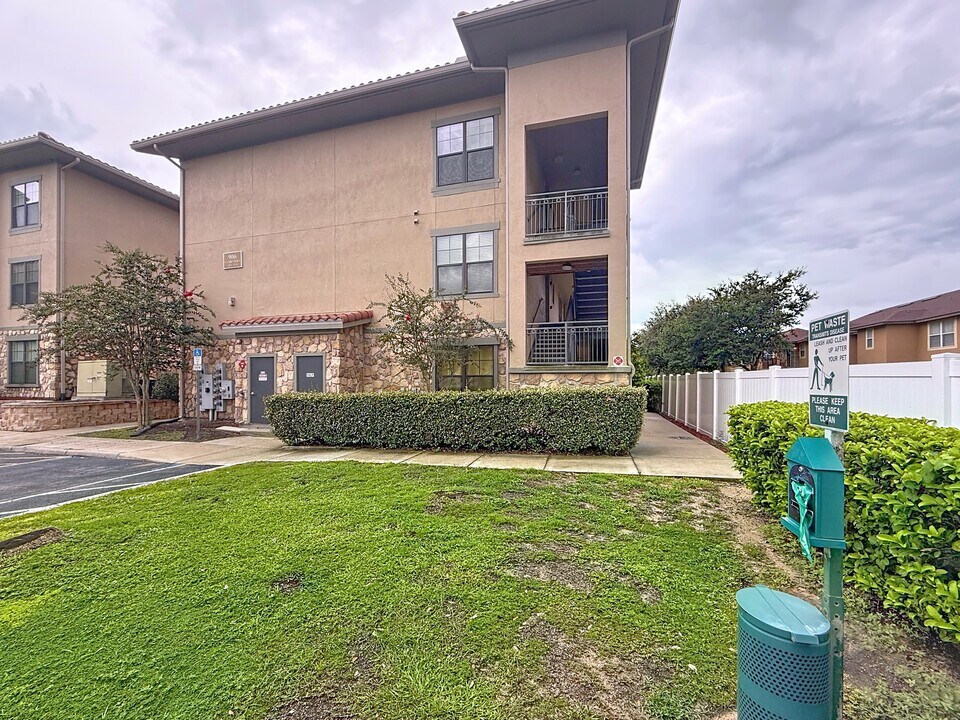 906 Charo Pkwy in Davenport, FL - Building Photo