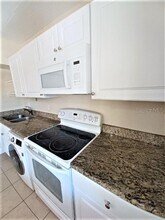101 S Evergreen Ave-Unit -B in Clearwater, FL - Building Photo - Building Photo