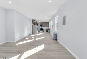 918 Pennington St, Unit 2 in Elizabeth, NJ - Building Photo