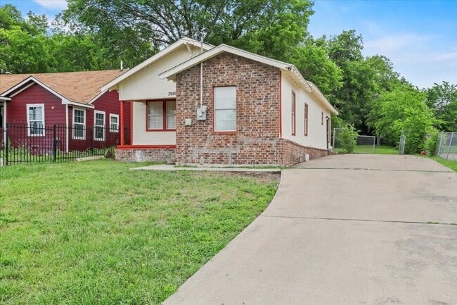 property at 3926 S Denley Dr