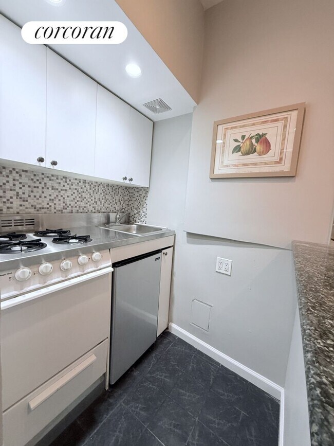424 E 57th St in New York, NY - Building Photo - Building Photo