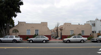 5477 Bancroft Ave in Oakland, CA - Foto de edificio - Building Photo