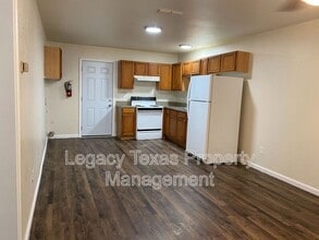 1719 Short St in Cleburne, TX - Building Photo - Building Photo