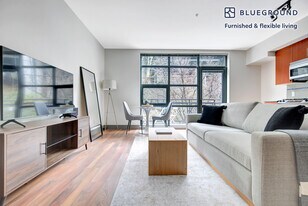 1520 Eastlake Ave E in Seattle, WA - Building Photo