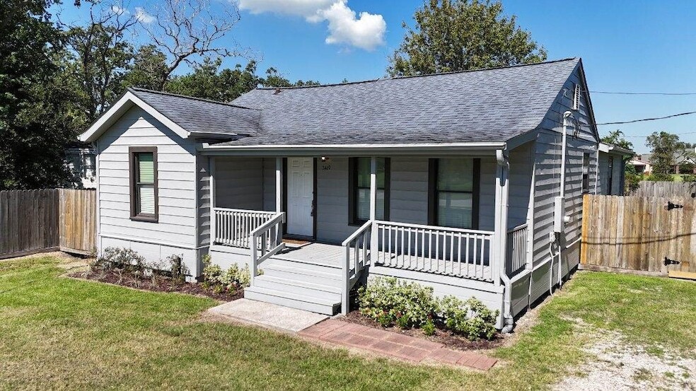 3449 Bridgette Ln in Mont Belvieu, TX - Foto de edificio