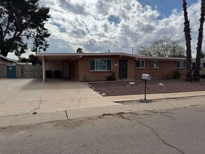 1011 W Wheatridge Dr in Tucson, AZ - Building Photo - Building Photo