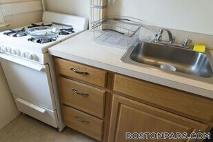 137 Park Dr in Boston, MA - Building Photo