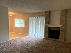 5931 Kissing Oak St in San Antonio, TX - Building Photo - Building Photo