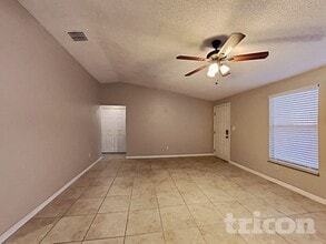 1314 Oakcrest Dr in Brandon, FL - Building Photo - Building Photo