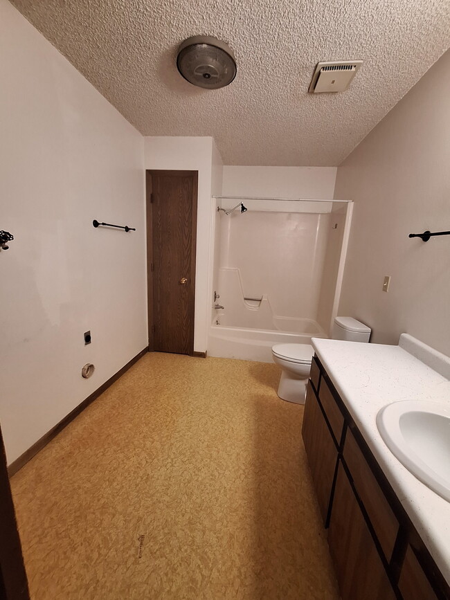 1460 Wilson Ave, Unit 2 in Havre, MT - Building Photo - Building Photo